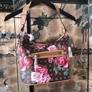 Brand New…Giani Bernini signature shoulder bag
